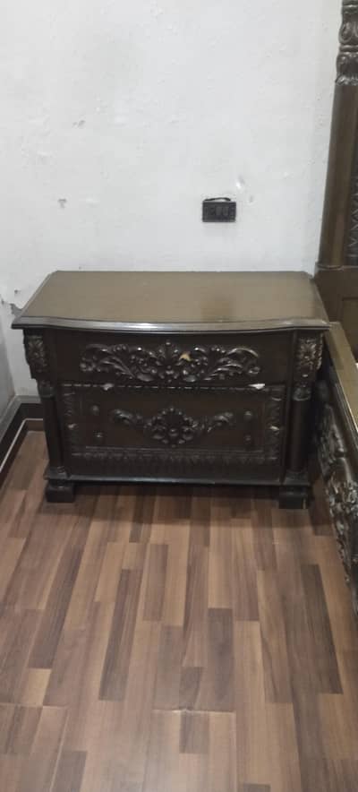 side tables in good condition