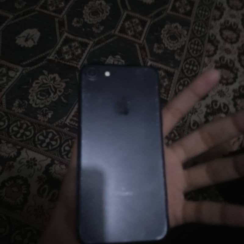 Apple iPhone 7 0