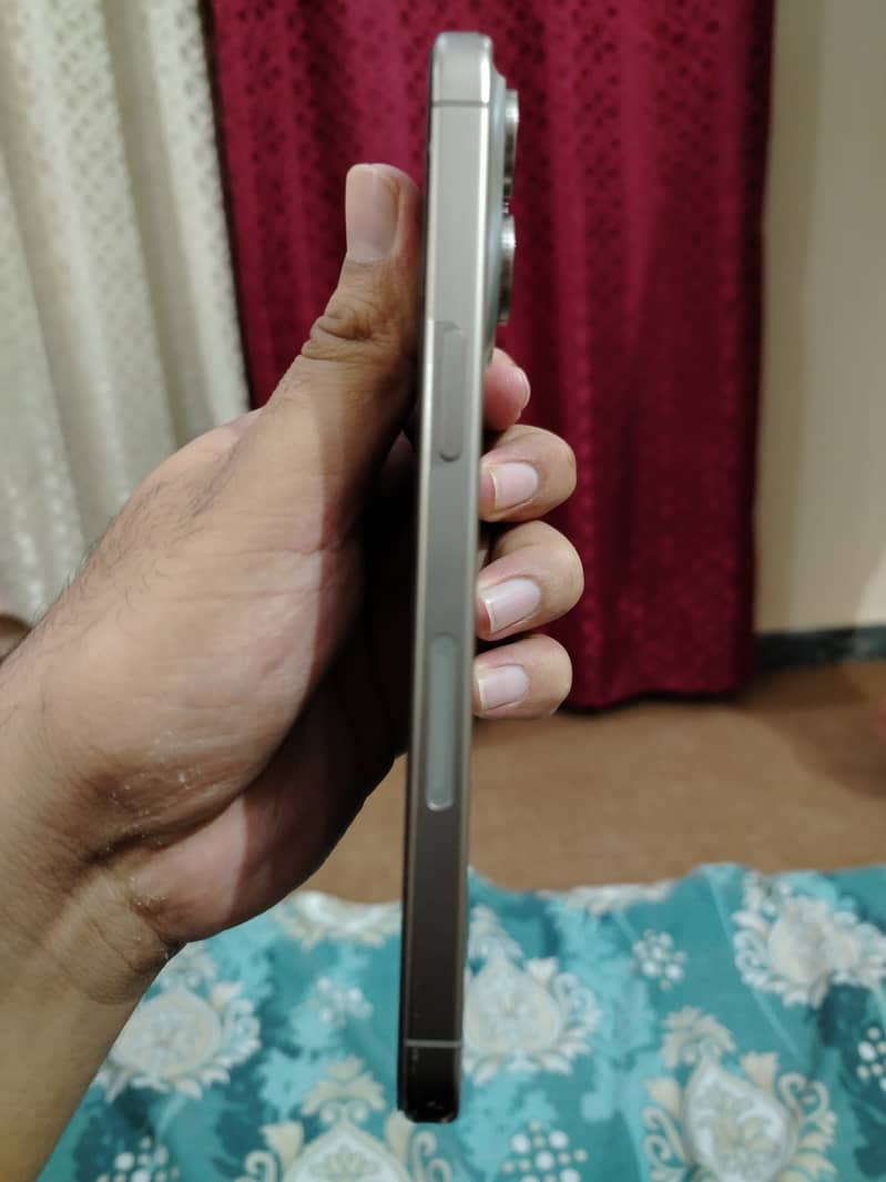iPhone 15 pro max 4