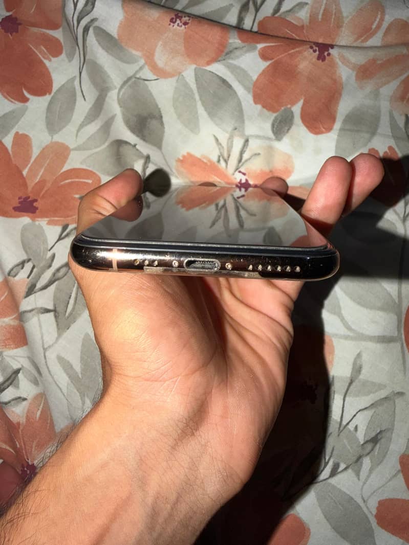 iPhone XS 0