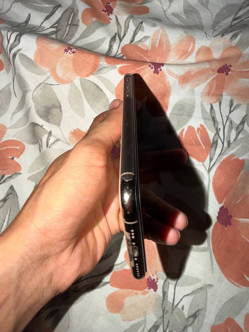 iPhone XS 3