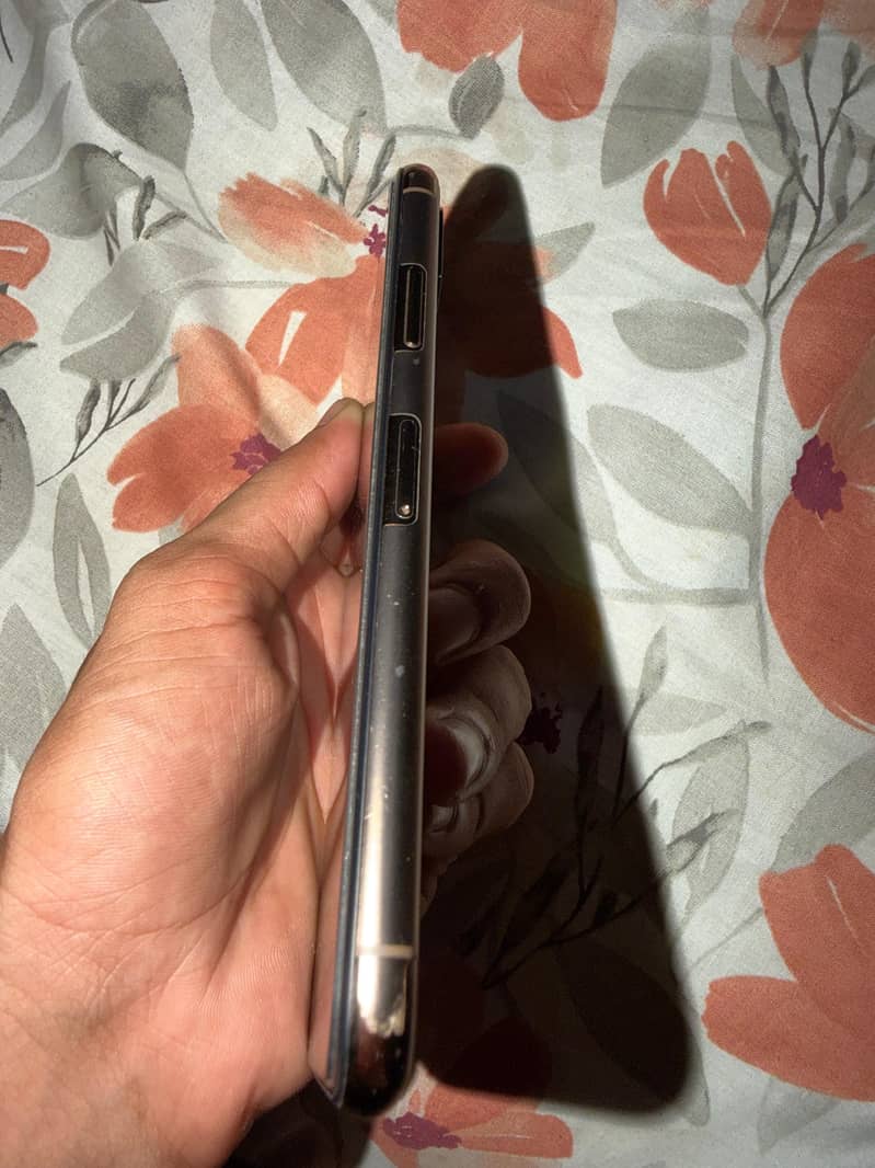 iPhone XS 4