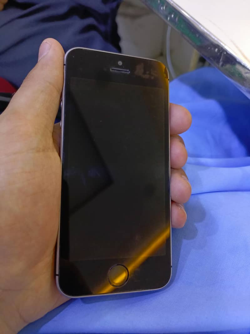 Apple iPhone 5SE 1
