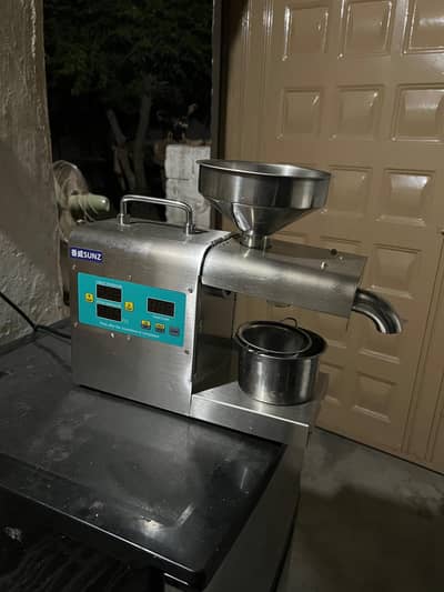 small oil press machine