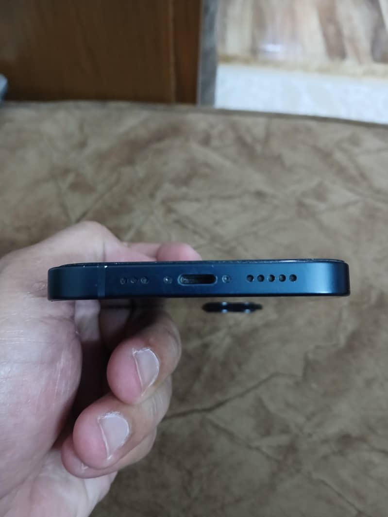 Apple iPhone 13 4