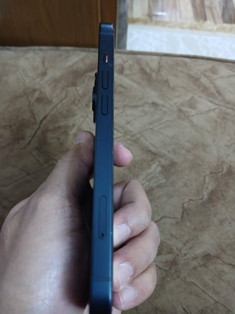 Apple iPhone 13 5