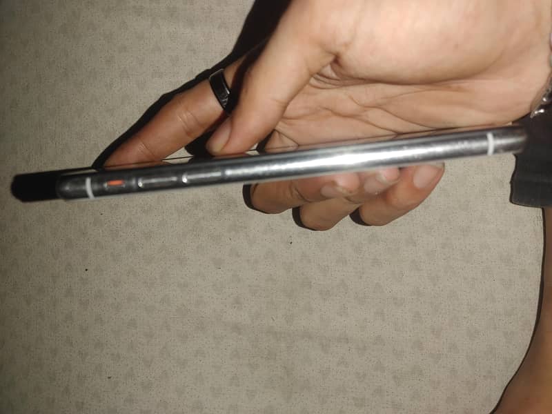 Apple iPhone X 4