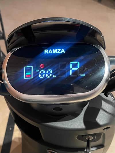 Ramza Z1 paddlers 80km in one charge look like a brand new