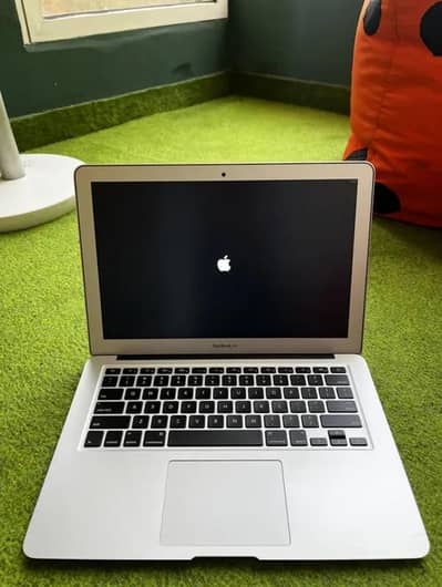 MacBook Air 2017 | Core i7 | 8GB RAM | 256GB SSD | Perfect Condition