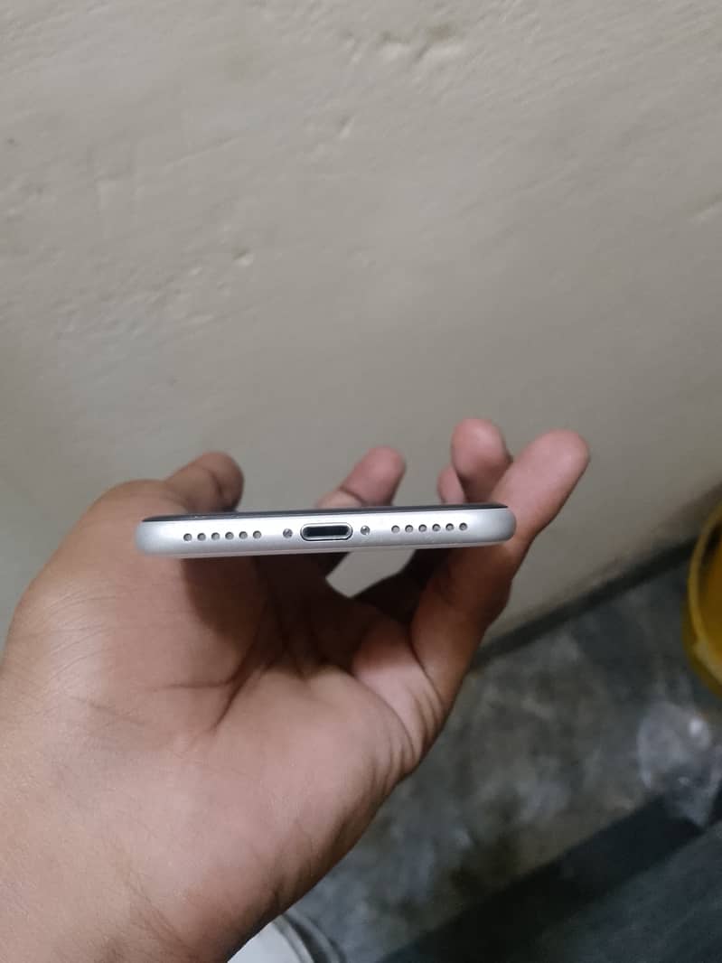 Apple iPhone SE 3
