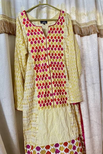 Almirah 2 piece  Large size Condition like new  1500 only
