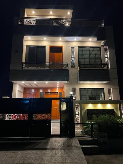 4 Marla Double Story House For Sale In G/11 Attach Too Markez