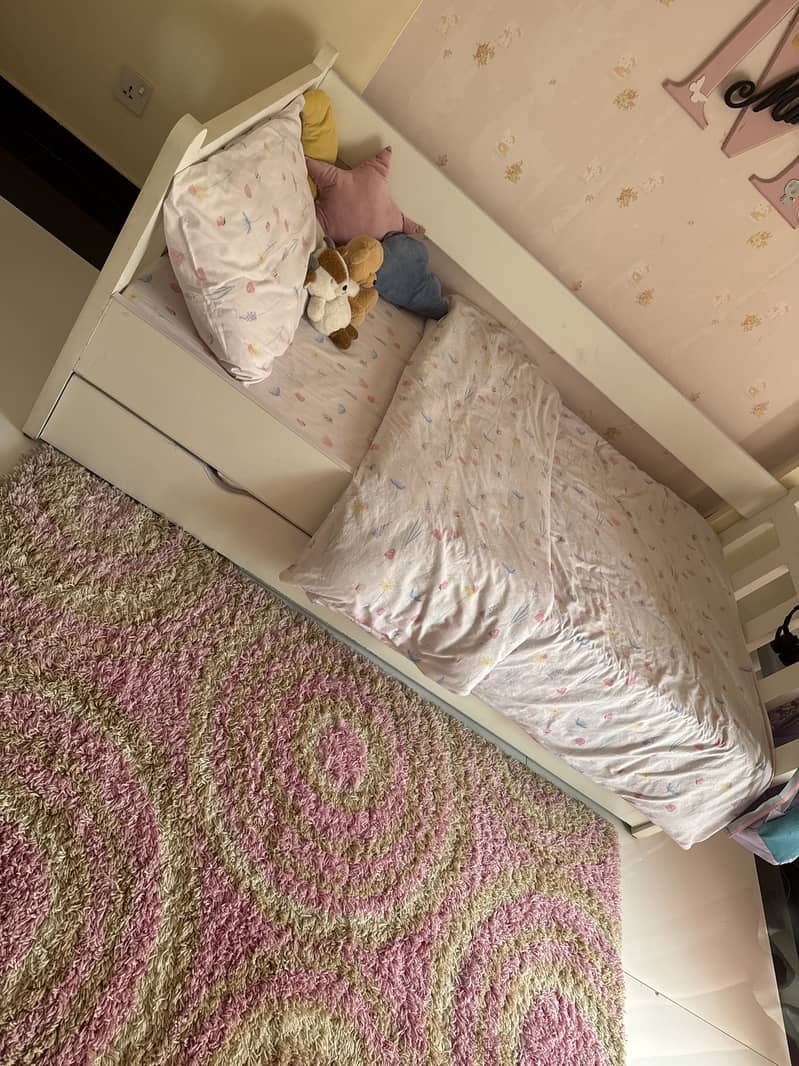 Kids Bed/ Kids Furniture/ Single Bed / Bedding 1