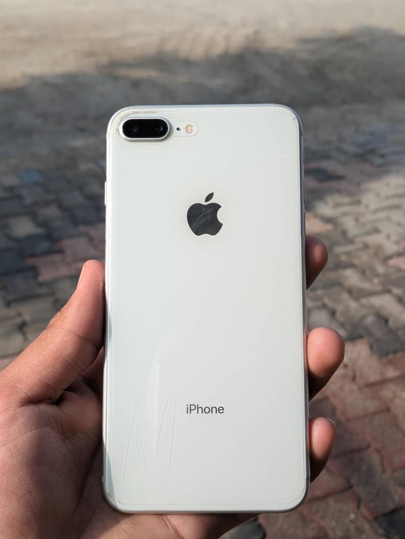 Apple iPhone 8 Plus 3