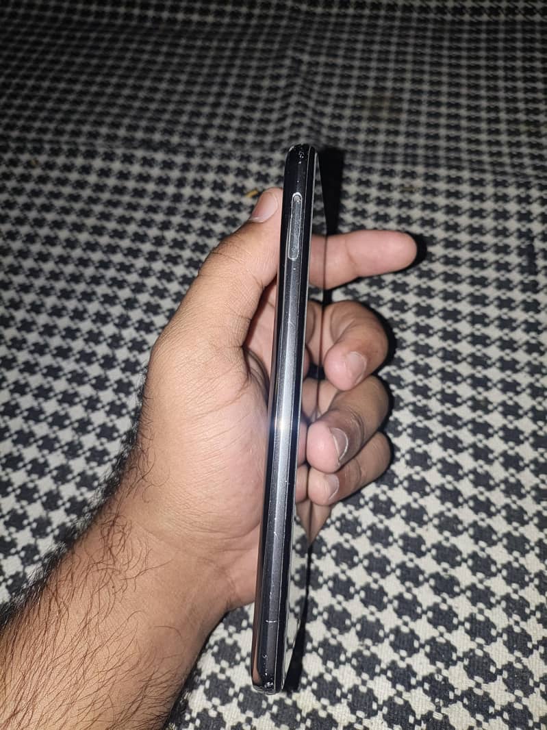 Sharp Aquos R2 2