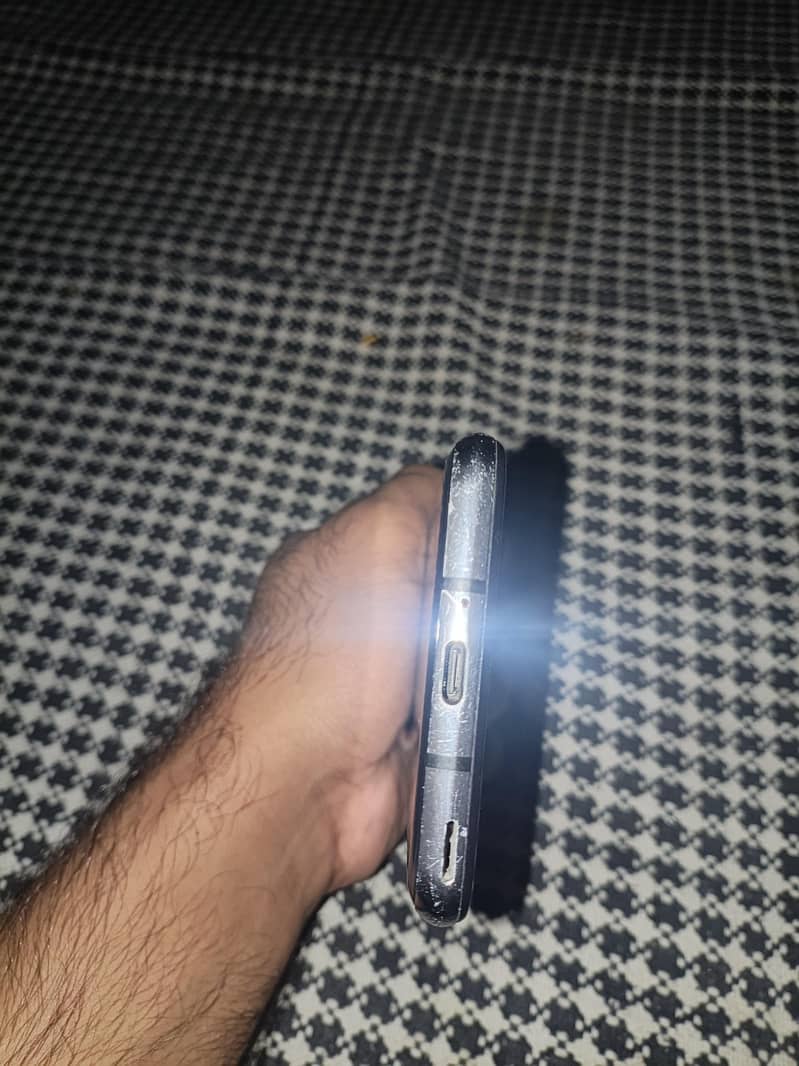 Sharp Aquos R2 3