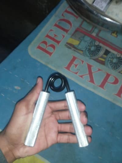 150LB Hand gripper condition 100 % true pize 1000 Rs