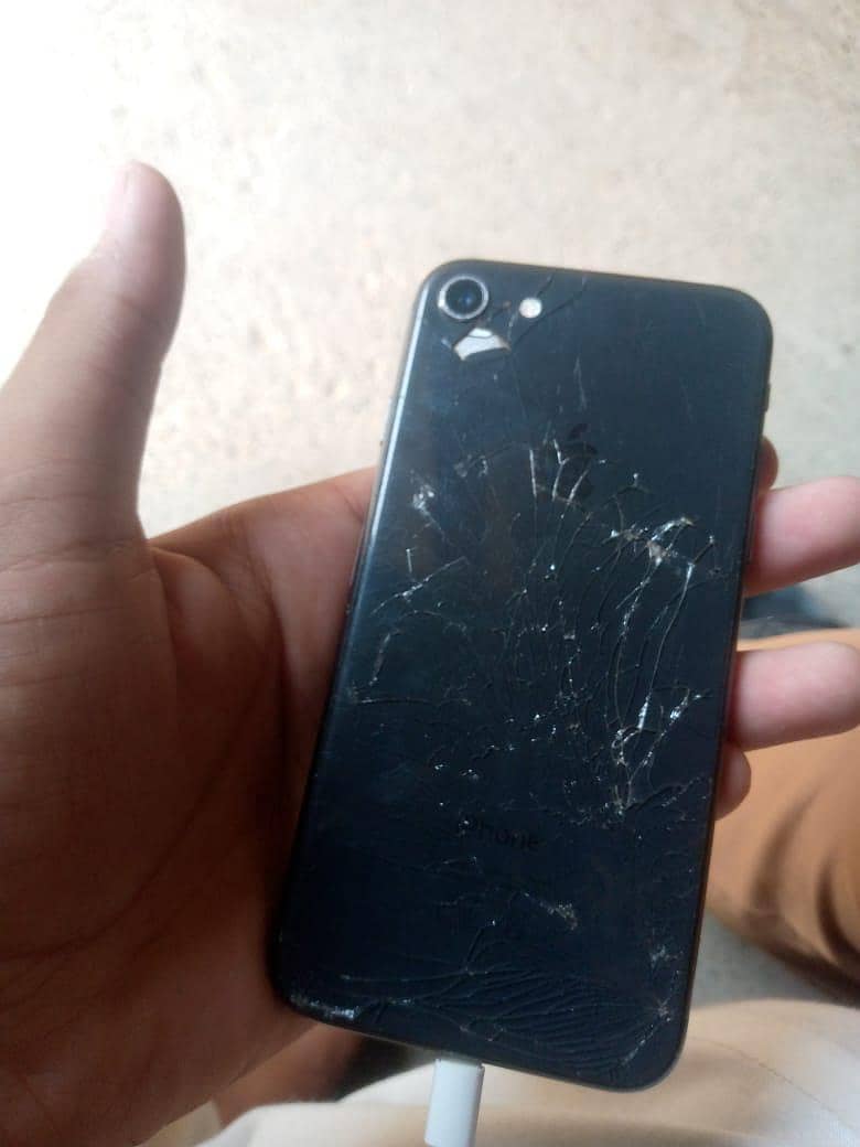 Apple iPhone 8 1