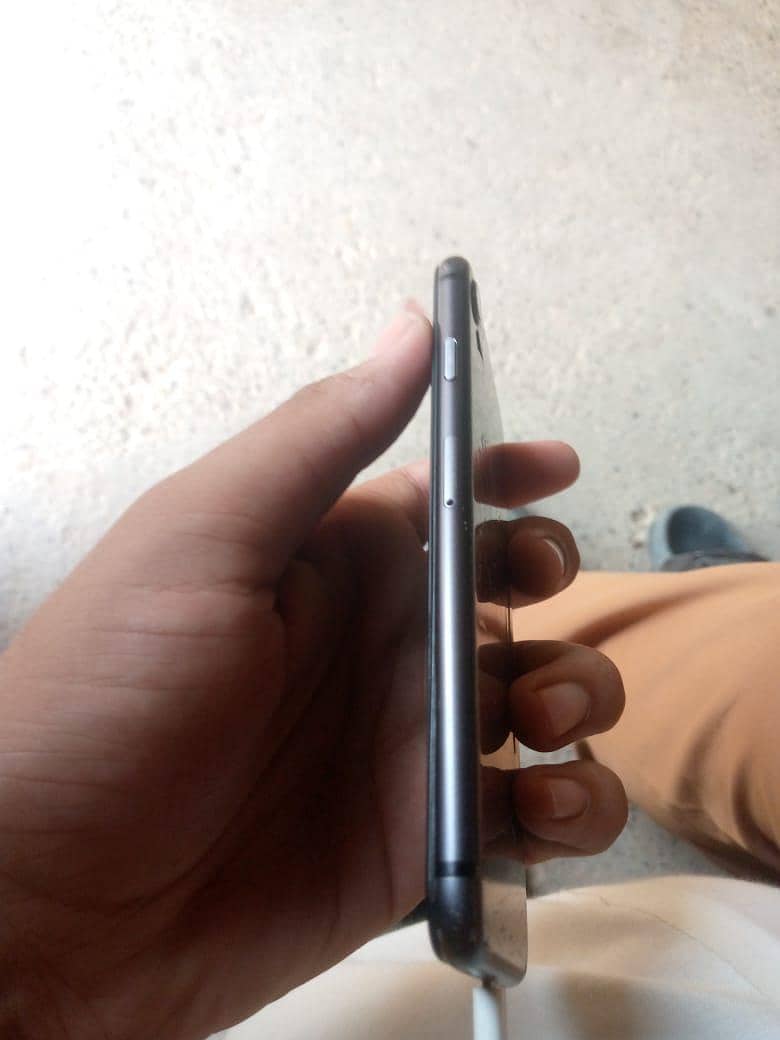 Apple iPhone 8 3