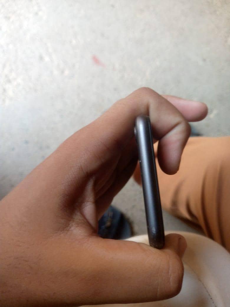 Apple iPhone 8 4