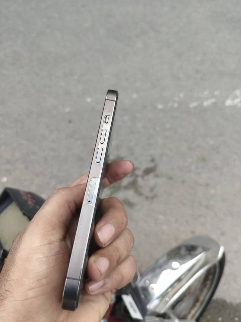 Apple iPhone 13 Pro 2
