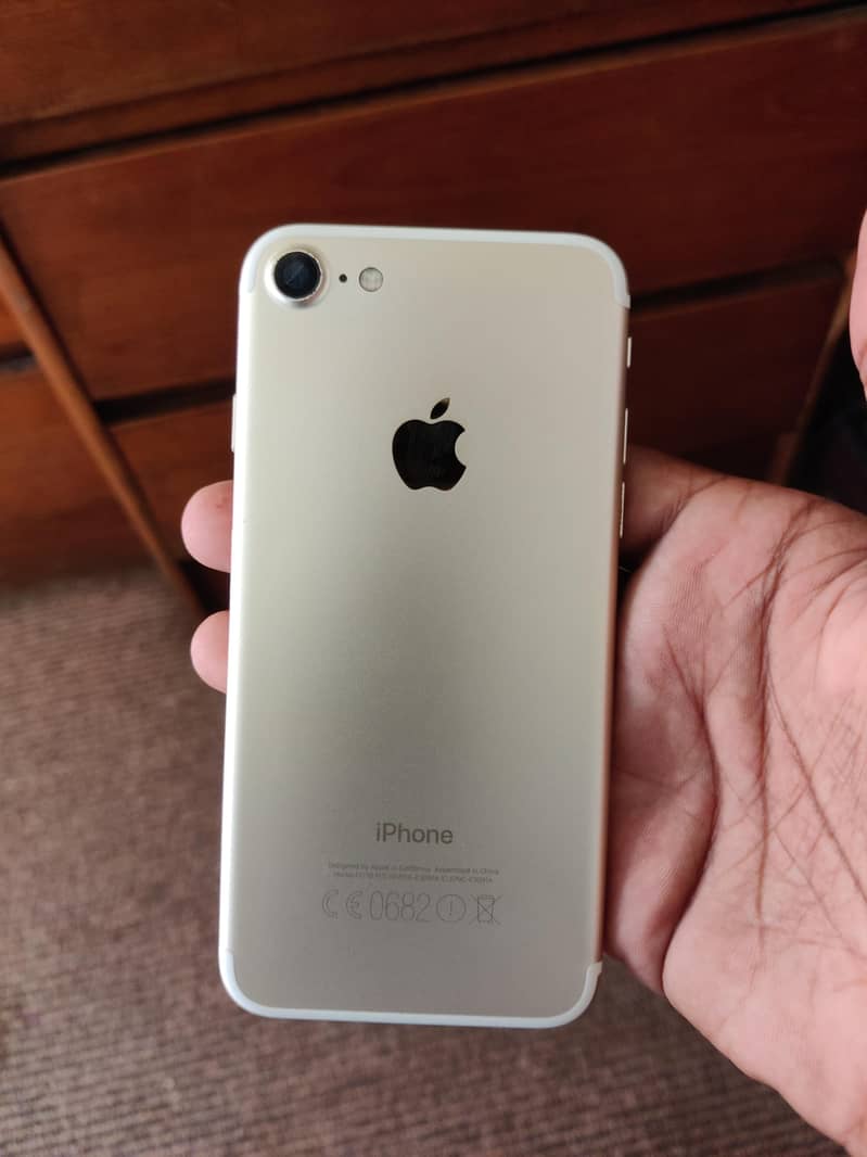 Apple iPhone 7 0