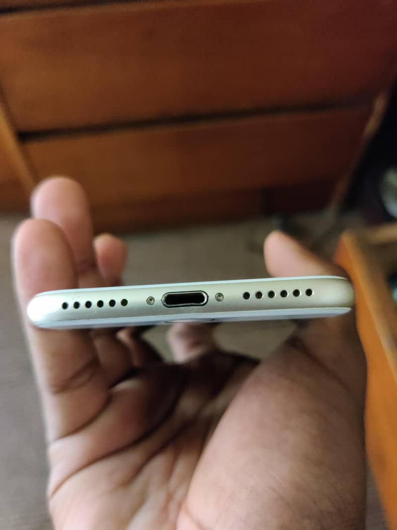 Apple iPhone 7 2