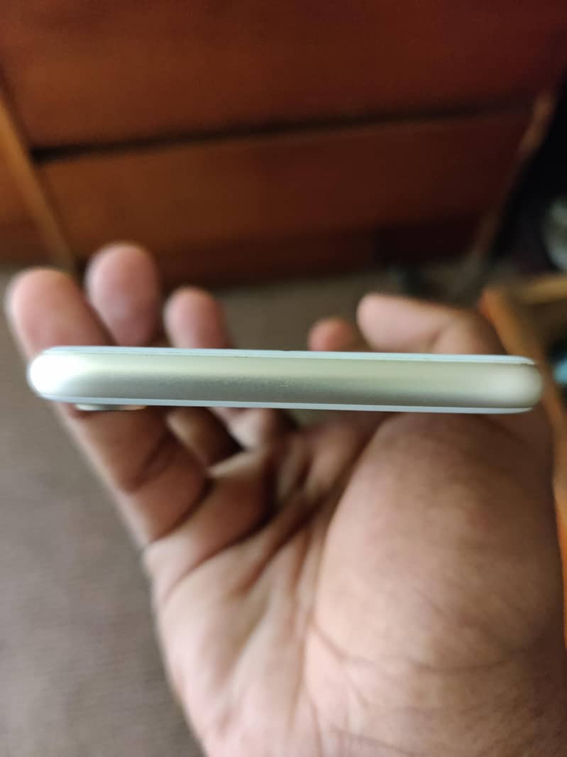 Apple iPhone 7 3