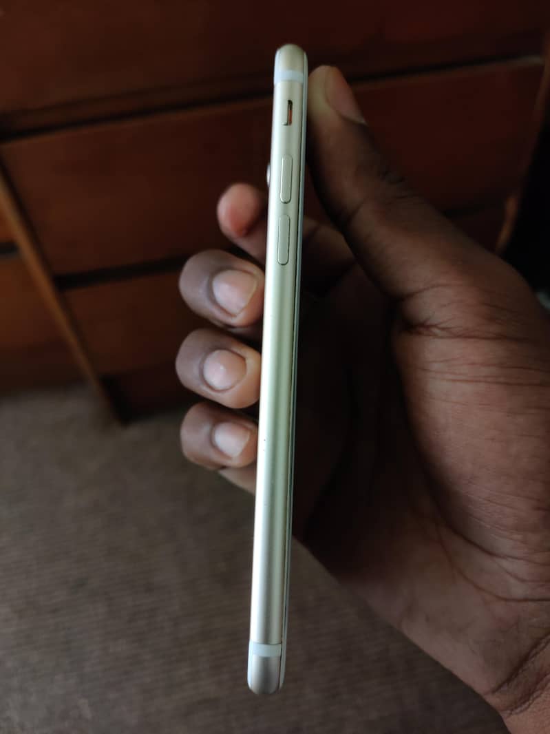 Apple iPhone 7 4