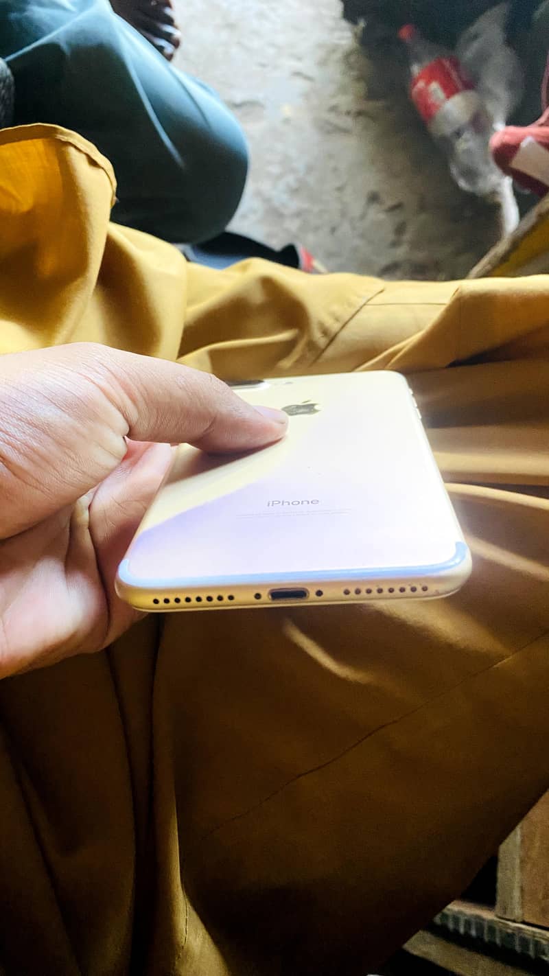 Apple iPhone 7 Plus 2
