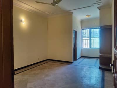 G10 Ground Portion Available For Rent 3bedrooms small famlies
