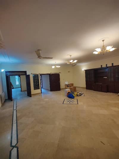 G-9/4 35/70 5bedrooms CDA Transfer investor Rate Cornor House Available For Sale