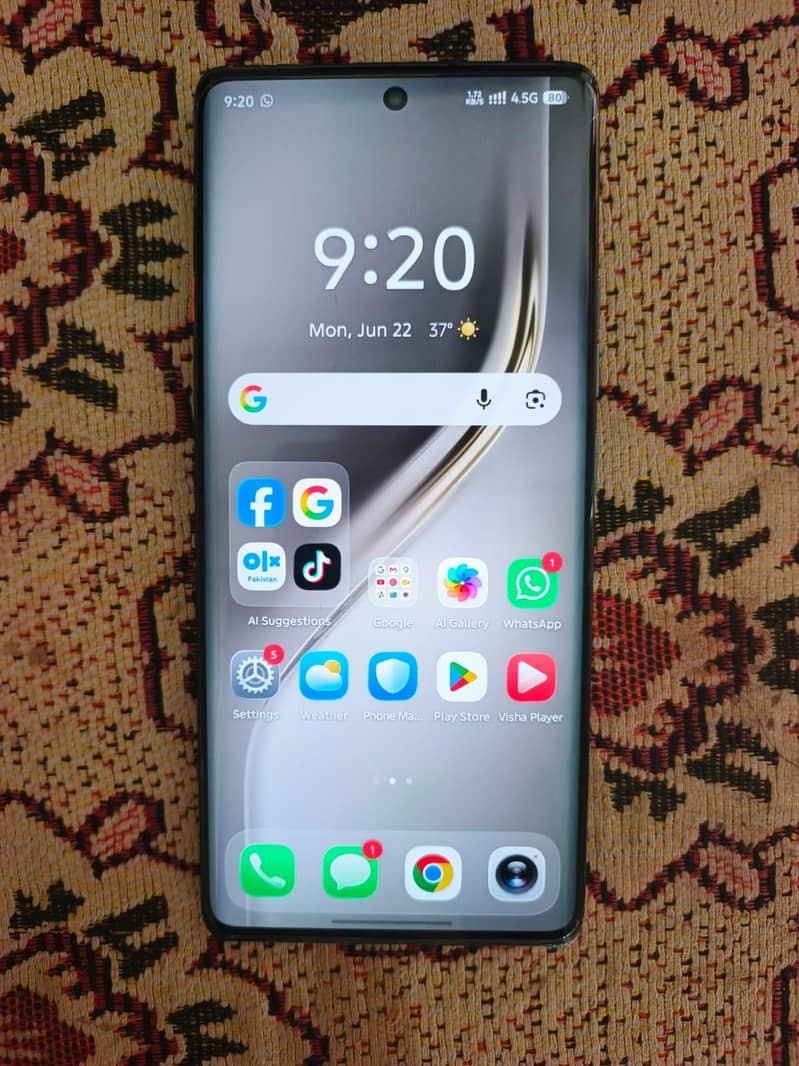Tecno CAMON 40 Pro 0