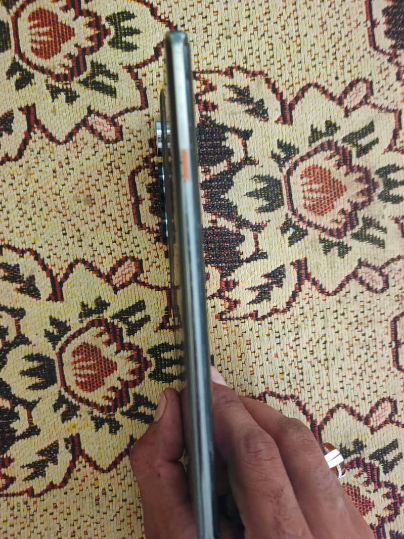 Tecno CAMON 40 Pro 4