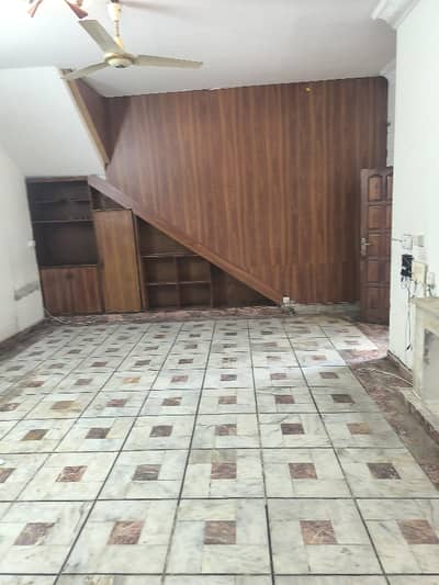 3 Bedrooms And 3 Bathrooms DD TV Lounge Kitchen
