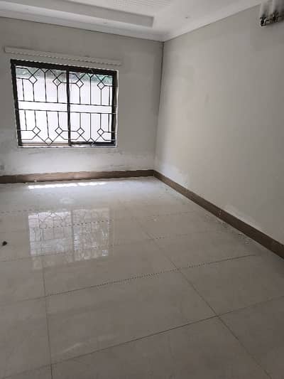 4 bedrooms & 4 bathrooms 1DD 2TV lounge 2 kitchen