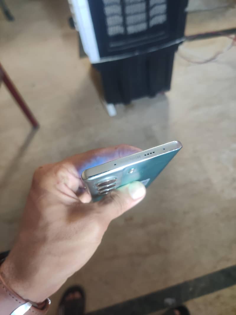 Tecno CAMON 40 Pro 4