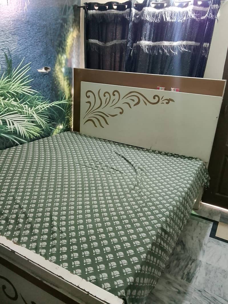 bed dersing table 2 side table 0