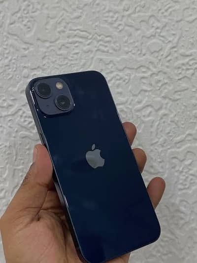 Apple iPhone 13