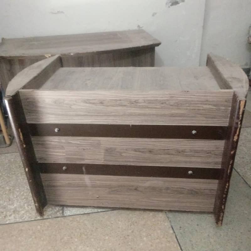 Office Table 10