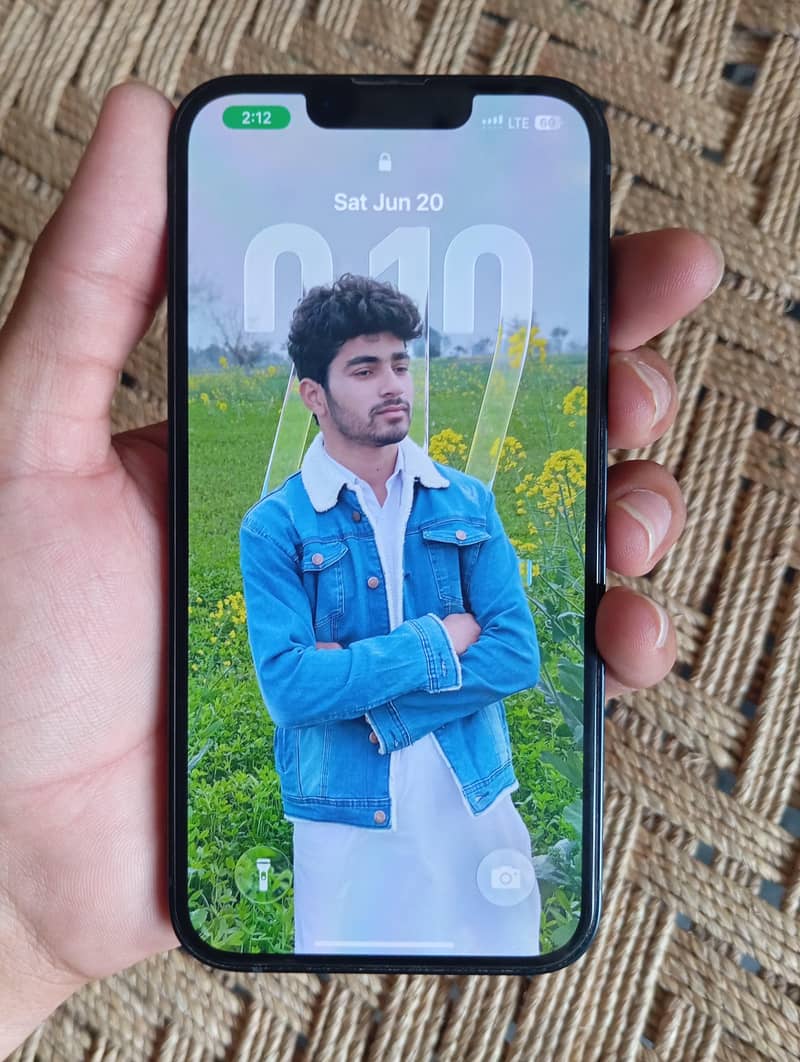 Apple iPhone 13 0
