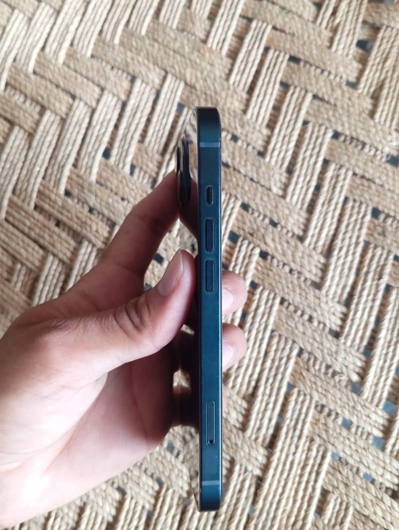 Apple iPhone 13 6