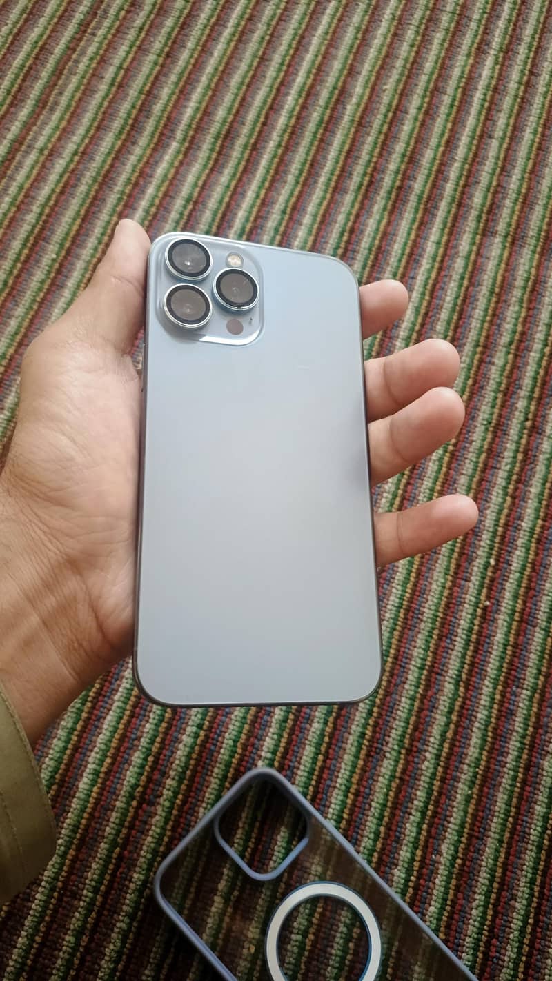 Apple iPhone 13 Pro Max 3