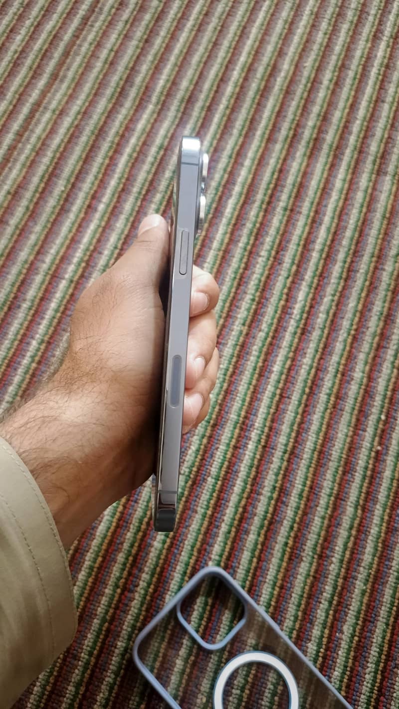 Apple iPhone 13 Pro Max 5