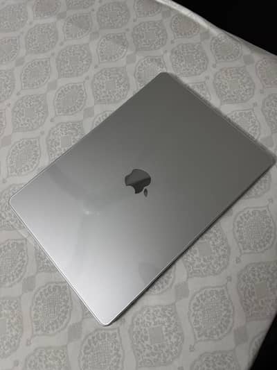 MacBook Air M3 24 GB 512 GB silver