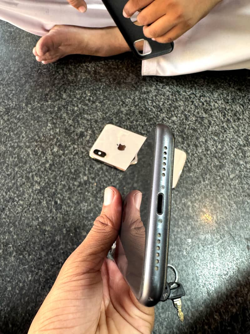 Apple iPhone 11 0
