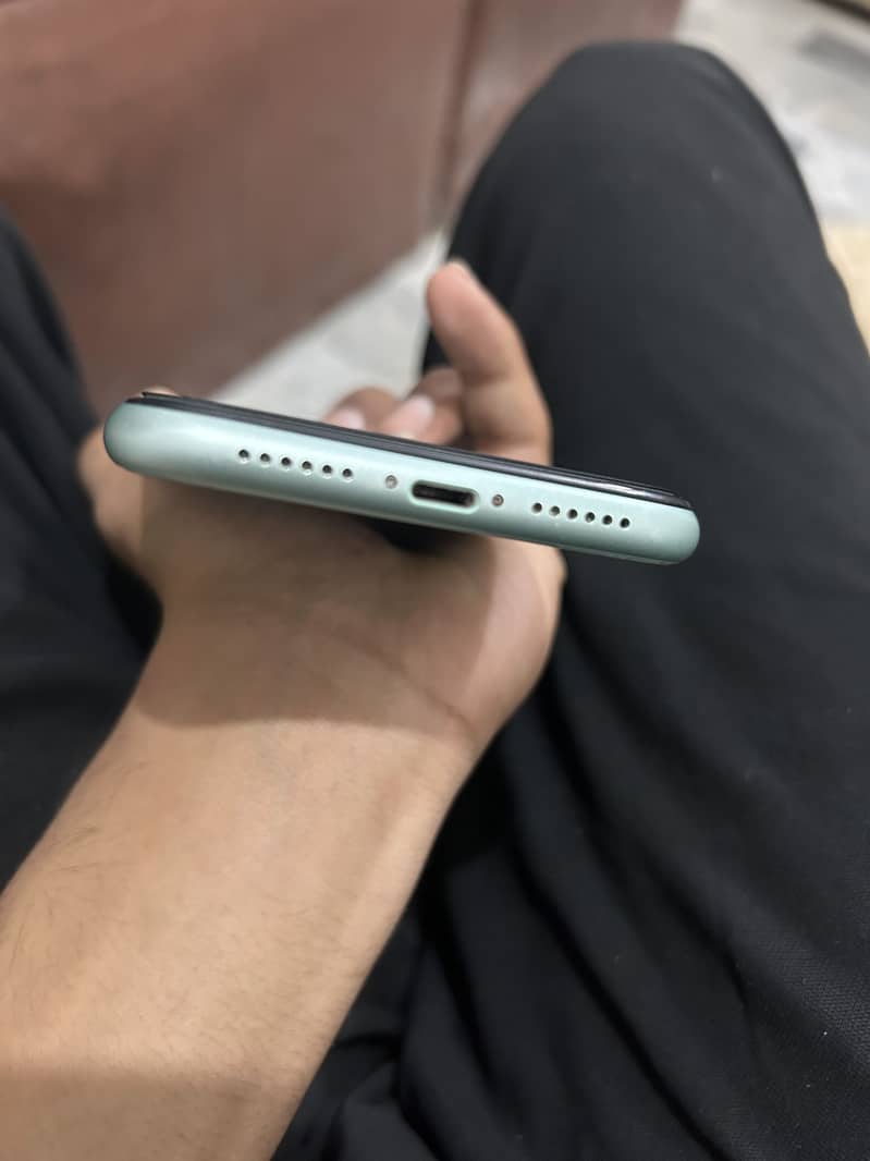 Apple iPhone 11 3