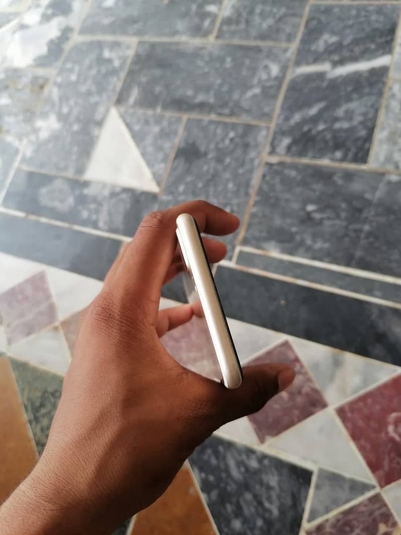 Apple iPhone 7 Plus 1