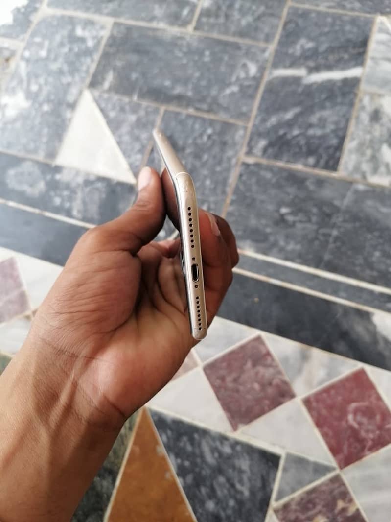 Apple iPhone 7 Plus 4