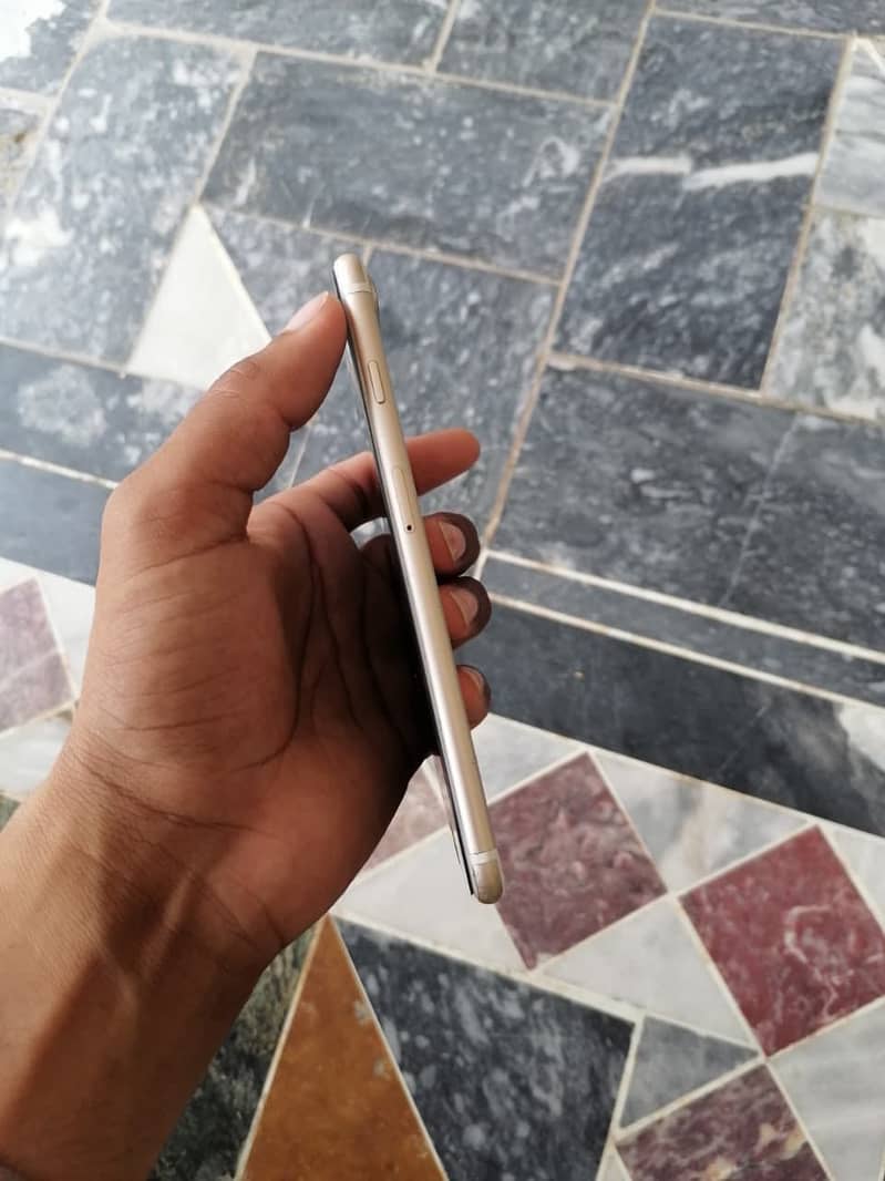 Apple iPhone 7 Plus 5